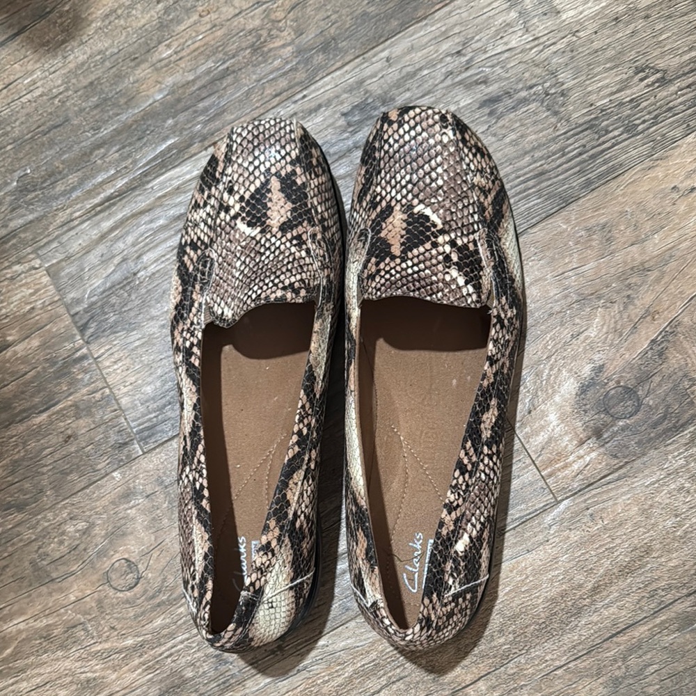 Brand New Clarks Brown Flats with Classic Crocodile Loafer Design-12W